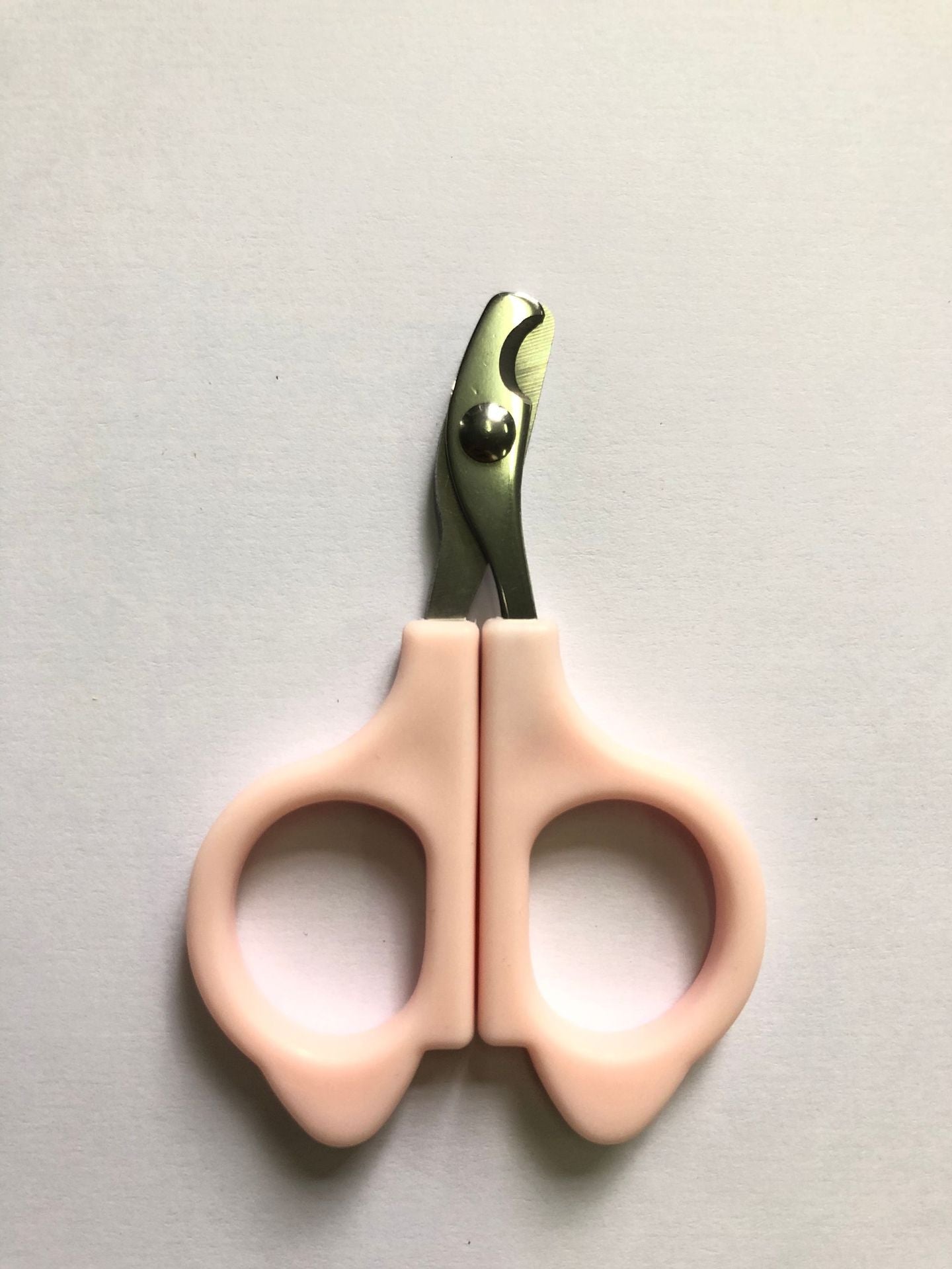 🇫🇷 Ciseaux à griffes pro pour chats et petits chiens – Coupe précise et sûre – Toilettage facile. 🇬🇧 Pro cat & small dog nail scissors – Safe, precise claw trimming – Easy grooming.
