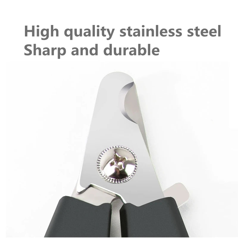 🇫🇷 Coupe-griffes pro avec butée de sécurité – Acier inoxydable – Pour chats et chiens, soin des griffes et toilettage. 🇬🇧 Pro nail clipper with safety guard – Stainless steel – For cats & dogs, claw care and grooming.