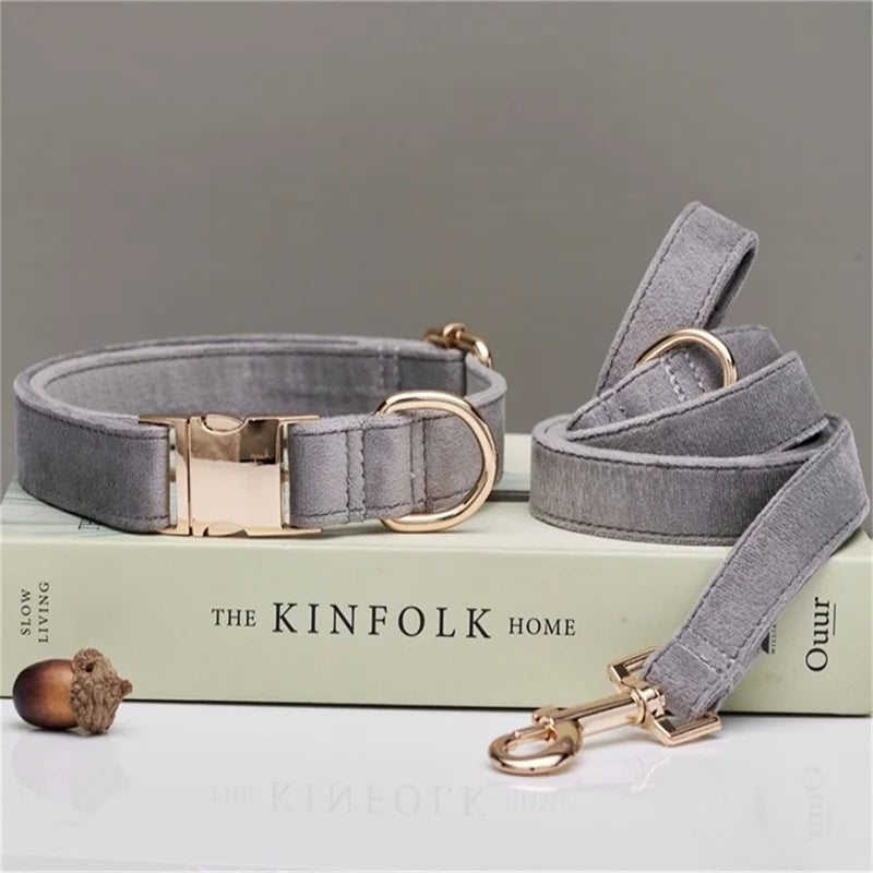 🇫🇷 Collier pour chien en velours personnalisable – Plaque gravée avec nom, boucle métal, laisse assortie,  idéal pour chiot   🇬🇧 Velvet Personalized Dog Collar – Engraved Name Plate, Metal Buckle, Matching Leash, Perfect Puppy or Wedding Gift