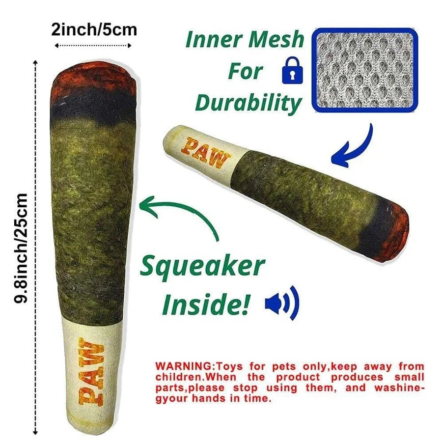 🇫🇷 Jouet cigare interactif pour chien – Peluche résistante avec couineur, idéal petits chiens, mâchage et jeu prolongé. 🇬🇧 Interactive cigar dog toy – Durable squeaky plush for small dogs, perfect for chewing and long play sessions.