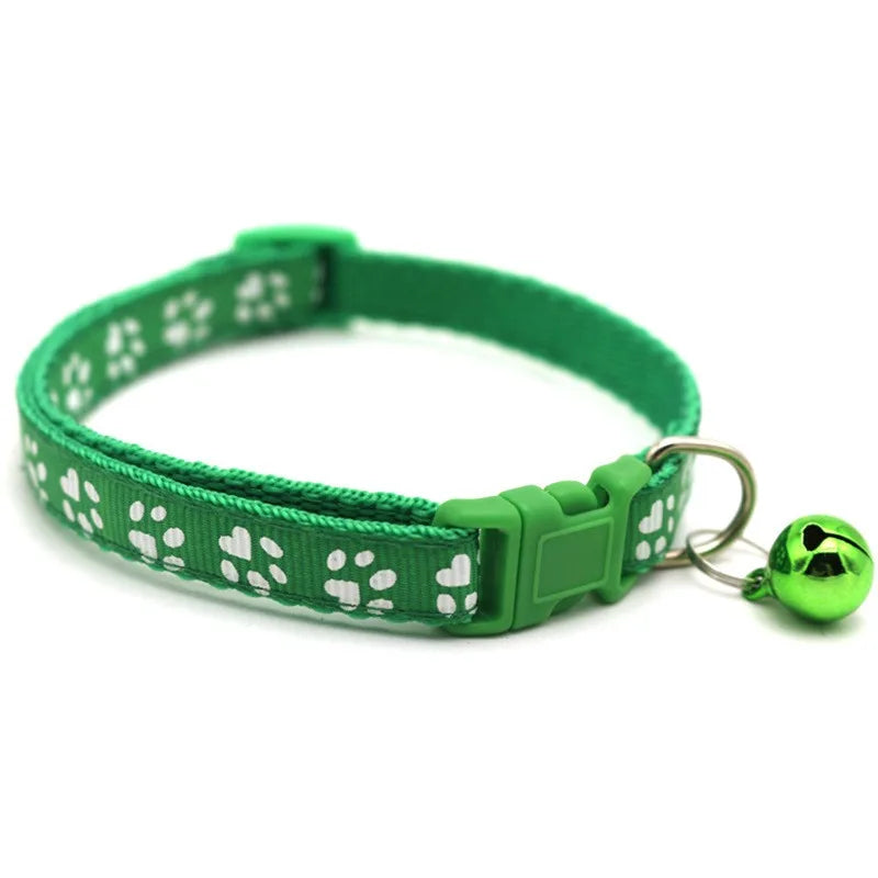 🇫🇷 Collier pour chat en velours avec cœur & grelot – Élastique, réglable et sécurisé, 8 couleurs, convient aussi aux petits chiens  🇬🇧 Velvet Cat Collar with Heart & Bell – Safety elastic, adjustable, 8 colors, also fits small dogs