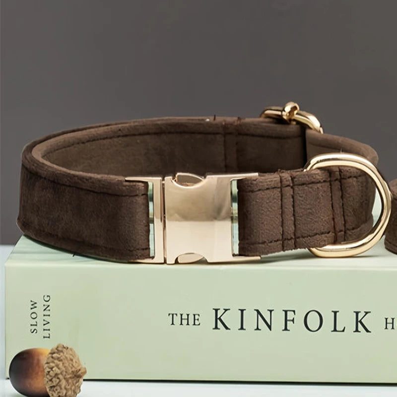 🇫🇷 Collier pour chien en velours personnalisable – Plaque gravée avec nom, boucle métal, laisse assortie,  idéal pour chiot   🇬🇧 Velvet Personalized Dog Collar – Engraved Name Plate, Metal Buckle, Matching Leash, Perfect Puppy or Wedding Gift