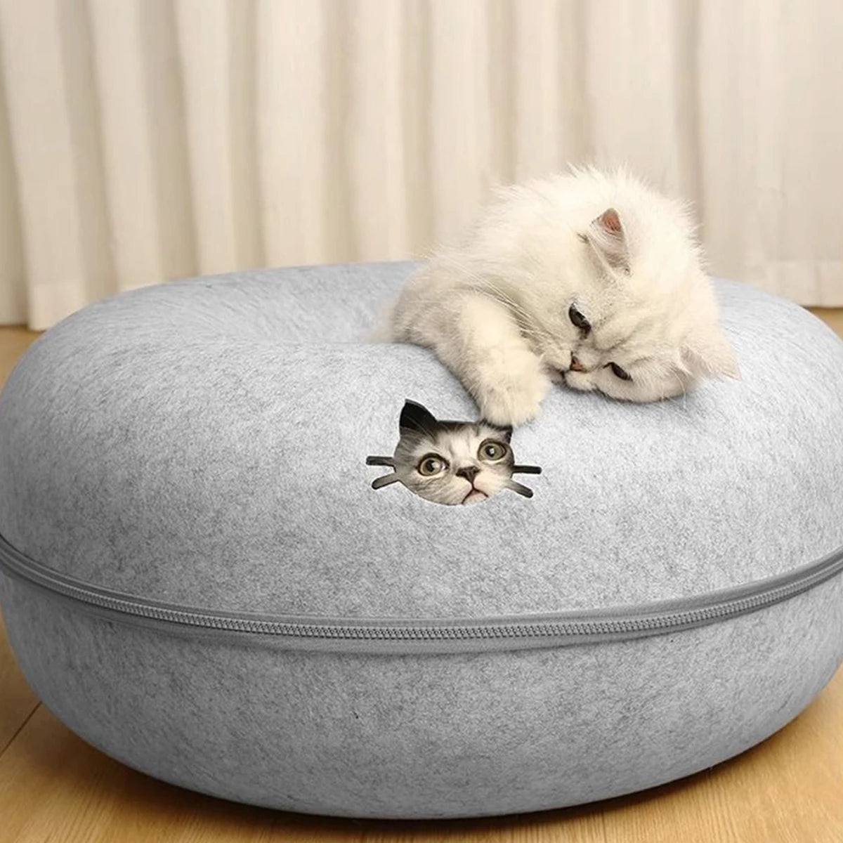 🇫🇷 Lit beignet en feutre pour chat – Maison 2-en-1 avec trou d’aération et tunnel pour jouer et se cacher 🇬🇧 Felt Donut Cat Bed – 2-in-1 House with Breather Hole and Tunnel for Hide & Play